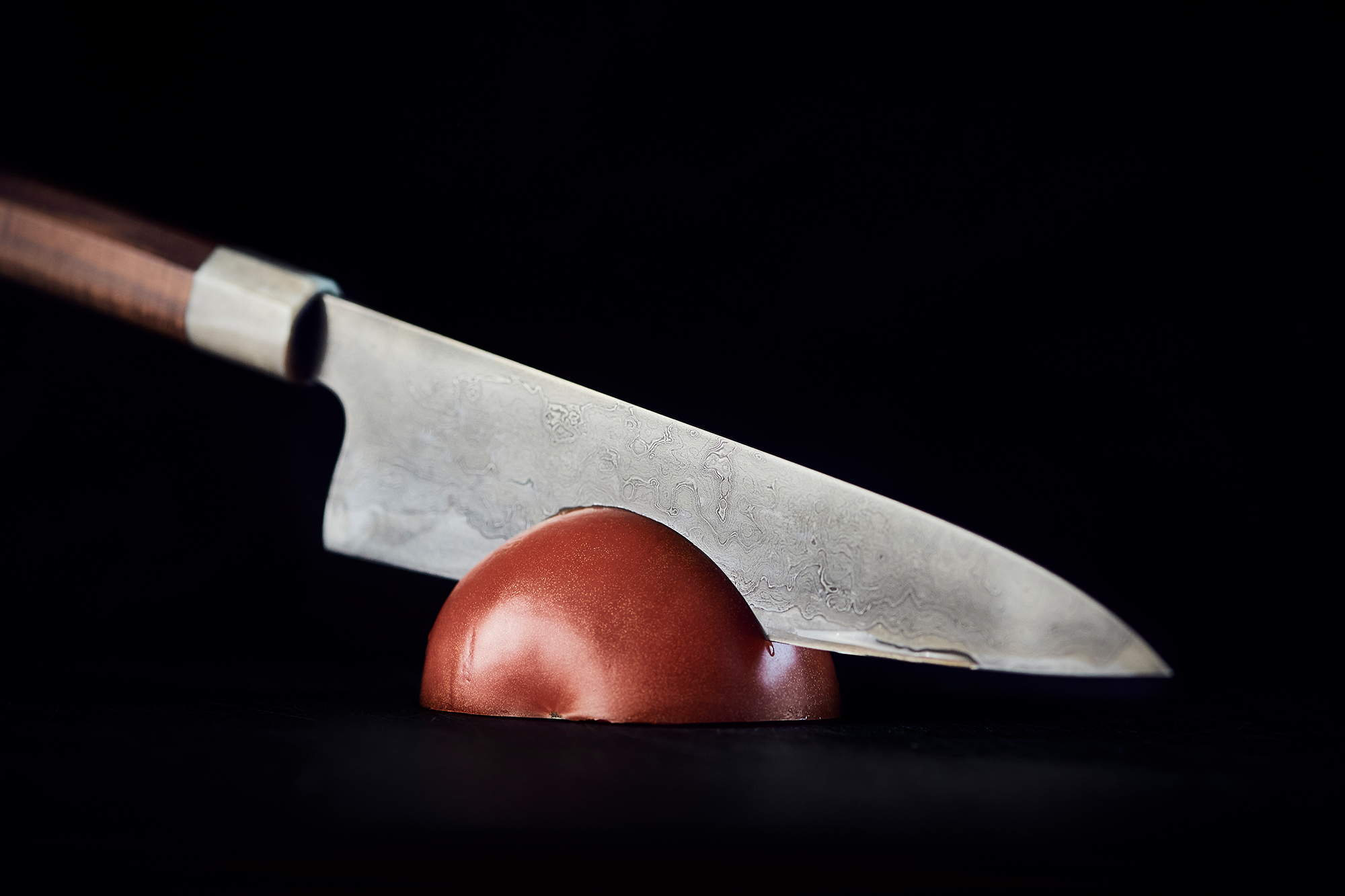 Schneiden lernen – Messer und Tomate